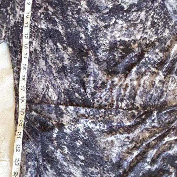 5/$25
Jones New York Blouse Petite Women’s Gray Snakeskin - Picture 9 of 10